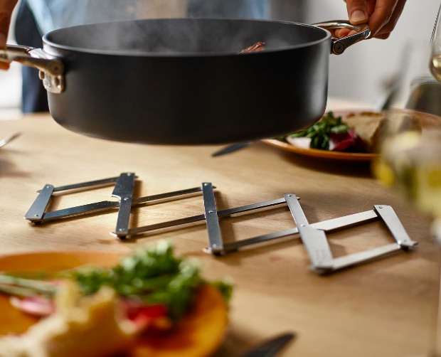 Space Expanding Trivet - Podmetač za vrelo posuđe na razvlačenje Space Expanding Trivet - Podmetač za vrelo posuđe na razvlačenje